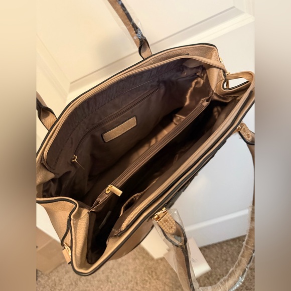 Vegan Leather Bag - Picture 9 of 16